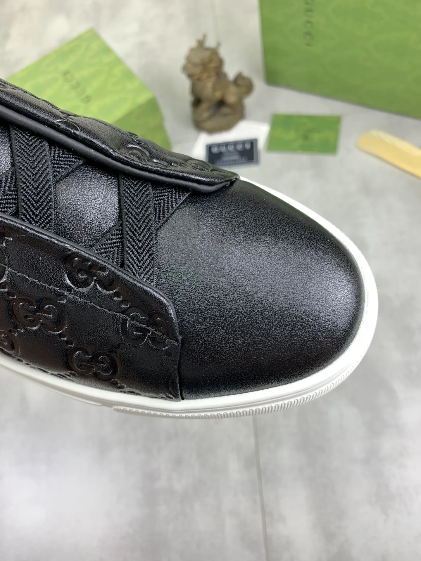 Men's shoes 💰P460💰[New model] (GUCCI) official website's latest 🎁🎁casual and fashionable men's shoes👟, hot style 💥 style is simple and elegant, exclusive for trendy men. Unique official website's latest brand double G elements Original 👑Gucci decoration, fashionable and generous, the fabric is original frosted calfskin✅Full imported sheepskin lining, the official website specifies wear-resistant, lightweight original rubber casual outsole, the classic model is taken in kind at the counter🎬38-44 Black or white optional